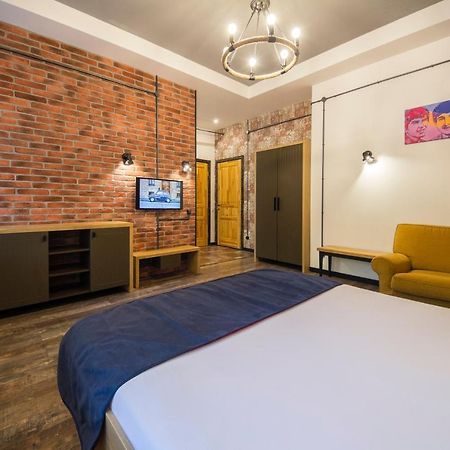 Self Check-In Apartments Near Landscape Alley 基輔 外观 照片