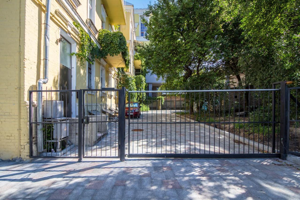 Self Check-In Apartments Near Landscape Alley 基輔 外观 照片